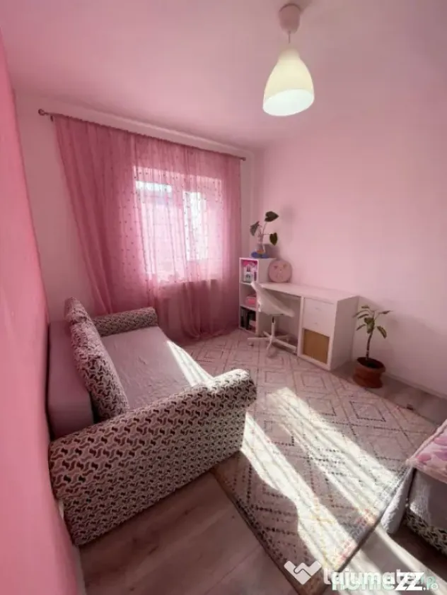 Apartament de 3 camere Florilor-Craiter ( Boxa+Centrala )