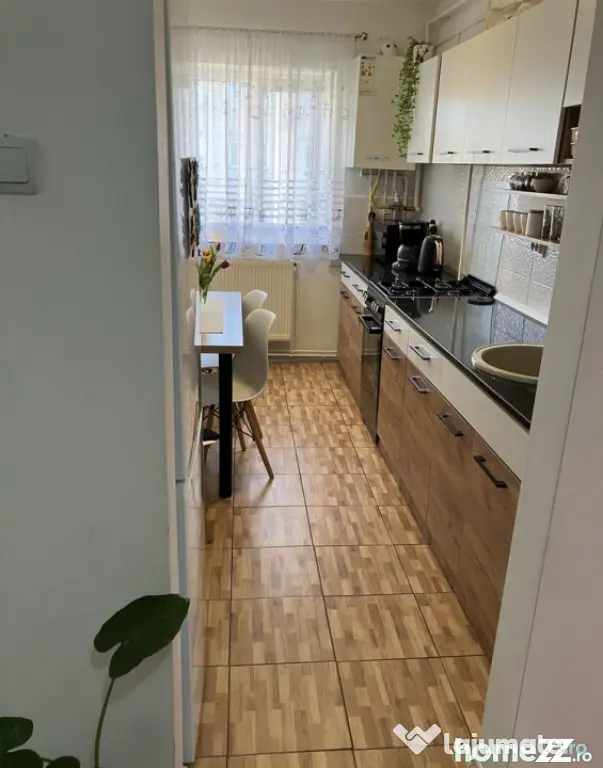 Apartament de 3 camere Florilor-Craiter ( Boxa+Centrala )