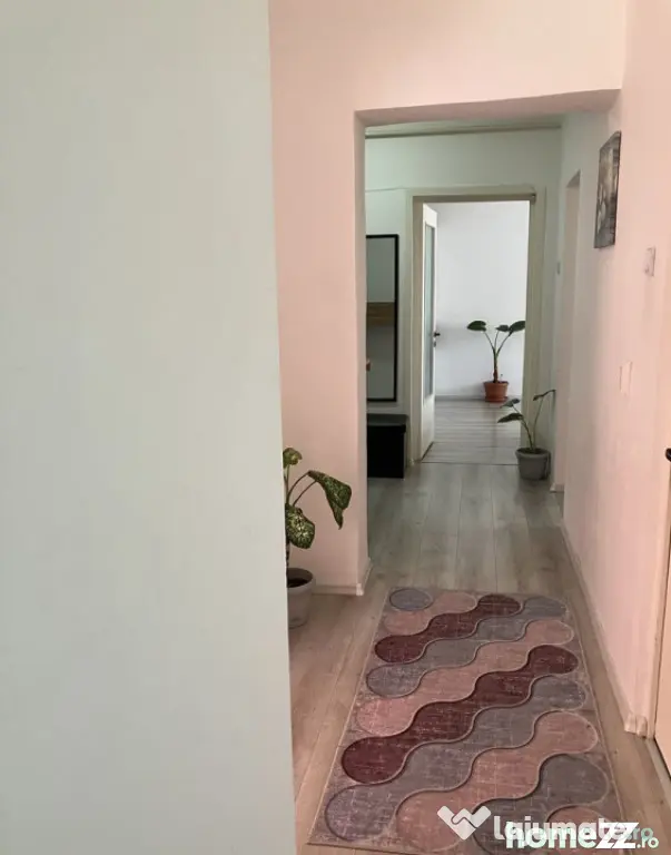 Apartament de 3 camere Florilor-Craiter ( Boxa+Centrala )