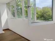 Liniște, lumină și spațiu – 2 camere decomandat lâng? 