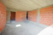 De vânzare proprietate cu două clădiri la roșu, Cord?... 