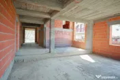 De vânzare proprietate cu două clădiri la roșu, Cord?... 