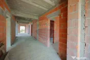 De vânzare proprietate cu două clădiri la roșu, Cord?... 