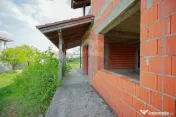 De vânzare proprietate cu două clădiri la roșu, Cord?... 