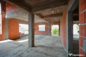 De vânzare proprietate cu două clădiri la roșu, Cord?... 