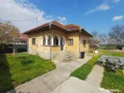 Casa batraneasca, renovabila zona Arcani 1000 mp, front 18 