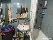 Apartament cu 3 camere, zona Valea Rosie 