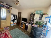 Apartament cu 3 camere, zona Valea Rosie 