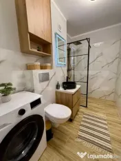 Apartament 2 camere, 48 mp, parcare, balcon, zona Eroilor 