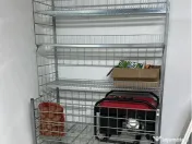 Rafturi metalice pentru aprozar – stare excelentă! 