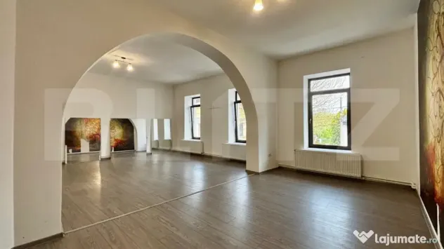 Spatiu birouri, 218 mp, curte, zona Central