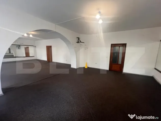 Spatiu birouri, 218 mp, curte, zona Central