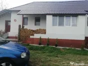 Casa renovata, 3 camere cu teren 900mp, pe E81, Floresti 
