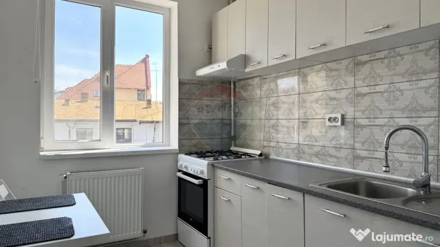 Apartament cu 2 camere de închiriat în centrul Ploieșt...