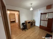 Apartament cu 3 camere de , zona Quattro. 