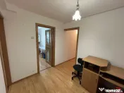 Apartament cu 3 camere de , zona Quattro. 