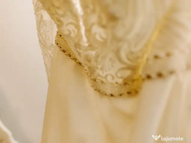 Rochie mireasa 2024