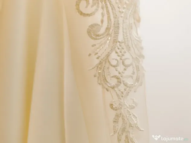 Rochie mireasa 2024