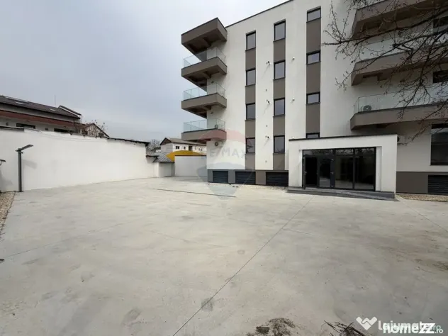 Apartament 3 camere bloc nou zona Finante