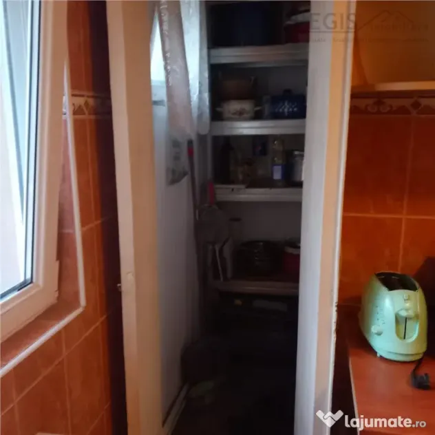 Apartament 3 camere decomandat, 2 bai, zona excelenta
