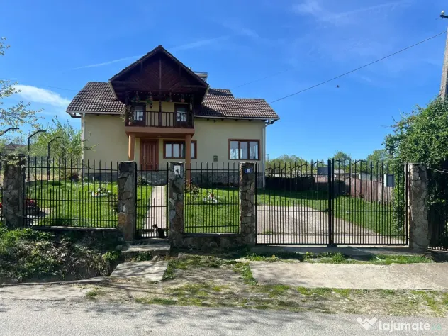 Casă la munte cu teren 9.000 mp Cârligei Bumbești Pițic Gorj