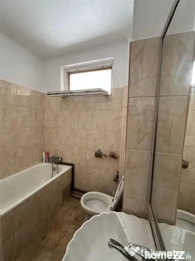 Apartament 4 camere, 71 mp, zona Centrala - Ploiesti (Prahova)