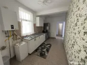 Apartament 3 camere- zona centrala. 