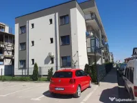 Vand apartament cu curte 