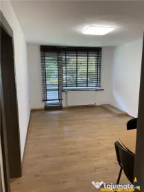 In centrul orasului, pretabil si pentru cabinet medical, sal