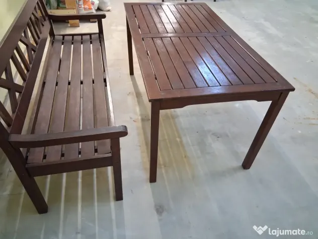 Mobilier de exterior:mese și bănci din lemn