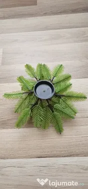 Ornament din crengute de brad artificial cu orificiu in mijloc pentru o lumanare 