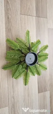 Ornament din crengute de brad artificial cu orificiu in mijloc pentru o lumanare 