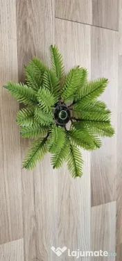 Ornament din crengute de brad artificial cu orificiu in mijloc pentru o lumanare 