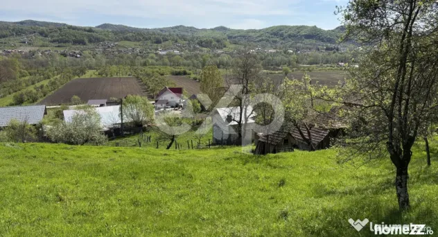 Casă la roșu + 2 case tradiționale | 14.613 mp teren | Ap
