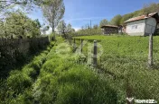 Casă la roșu + 2 case tradiționale | 14.613 mp teren | Ap 