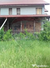 De vanzare Casă / Vilă cu 5 camere, la rosu 