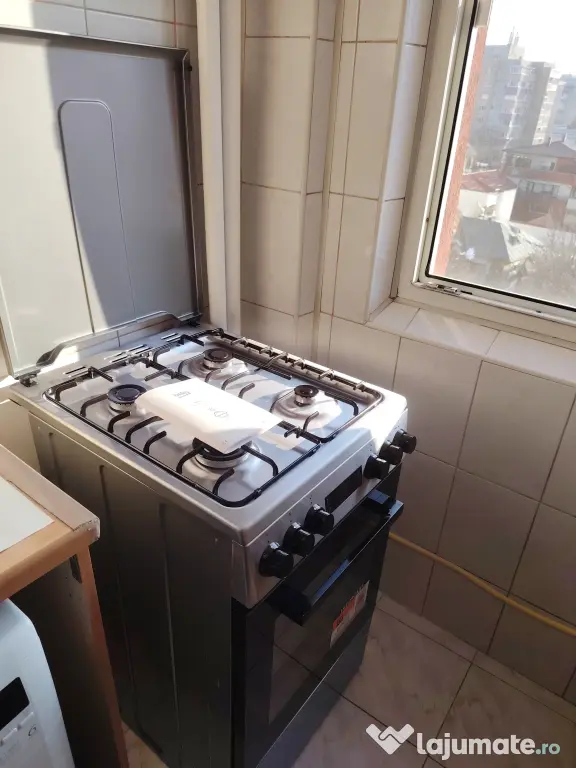 Inchiriez apartament 2 camere decomandat, renovat B-dul. Mareșal Al. Averescu