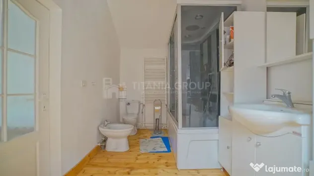 Vila in Poiana Brasov cu teren generos 1600mp, 2 corpuri,...
