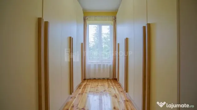 Vila in Poiana Brasov cu teren generos 1600mp, 2 corpuri,...