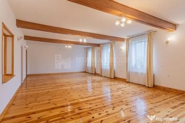 Vila in Poiana Brasov cu teren generos 1600mp, 2 corpuri,...