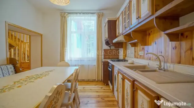 Vila in Poiana Brasov cu teren generos 1600mp, 2 corpuri,...