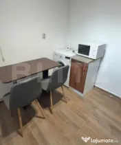 Apartament cu 3 camere, Calea Severinului-Taxi Favorit 