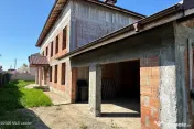 Domnesti - cladire 319 mp util, 2x garaj, ideal comercial 