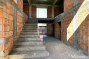 Domnesti - cladire 319 mp util, 2x garaj, ideal comercial 