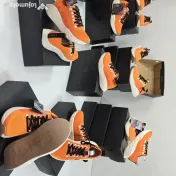 Vand en-gros Incaltaminte / Imbracaminte pt. revanzare 