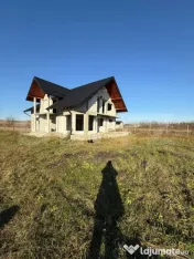 Casa cu etaj la rosu, 160 mp utili, 1200 mp teren, zona Trei 