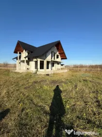 Casa cu etaj la rosu, 160 mp utili, 1200 mp teren, zona Trei