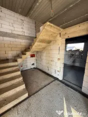 Casa cu etaj la rosu, 160 mp utili, 1200 mp teren, zona Trei 