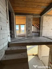 Casa cu etaj la rosu, 160 mp utili, 1200 mp teren, zona Trei 