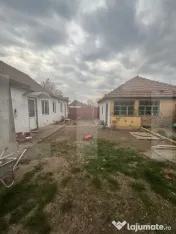 Casă spațioasă, 177 mp construiți, teren 3400 mp, 5 came 